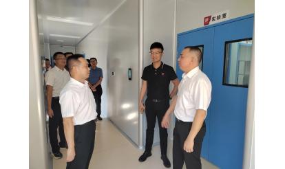 漳州ハイテク區(qū)黨労働委員會書記陳建進氏がチームを率いて紫山産業(yè)園を訪問、調(diào)査研究